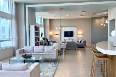Condominio en alquiler en Miami, Florida, 1 dormitorio, 61.59 m2 № 1993684 - foto 3