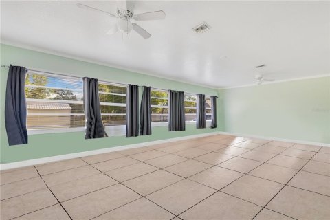 House in Apopka, Florida 4 bedrooms, 192.96 sq.m. № 1608041 - photo 15