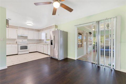 House in Apopka, Florida 4 bedrooms, 192.96 sq.m. № 1608041 - photo 7