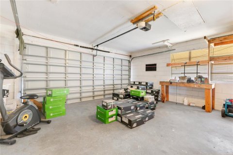 House in Apopka, Florida 4 bedrooms, 192.96 sq.m. № 1608041 - photo 24