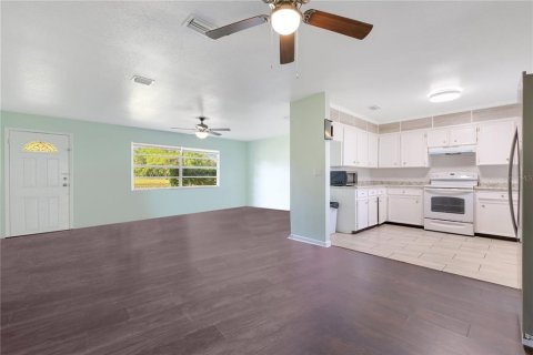 House in Apopka, Florida 4 bedrooms, 192.96 sq.m. № 1608041 - photo 8