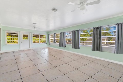 House in Apopka, Florida 4 bedrooms, 192.96 sq.m. № 1608041 - photo 16