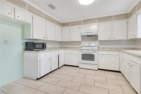 House in Apopka, Florida 4 bedrooms, 192.96 sq.m. № 1608041 - photo 14