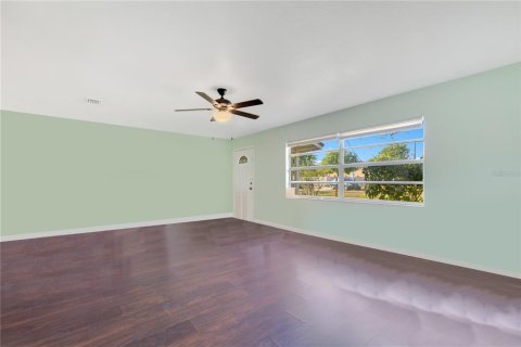 House in Apopka, Florida 4 bedrooms, 192.96 sq.m. № 1608041 - photo 11