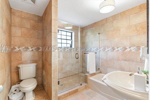 Снять в аренду виллу или дом в Корал-Гейблс, Флорида 4 спальни, 289.95м2, № 2008615 - фото 8