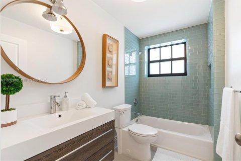 Снять в аренду виллу или дом в Корал-Гейблс, Флорида 4 спальни, 289.95м2, № 2008615 - фото 19