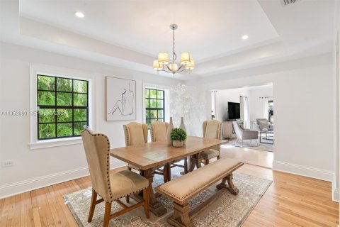 Снять в аренду виллу или дом в Корал-Гейблс, Флорида 4 спальни, 289.95м2, № 2008615 - фото 7