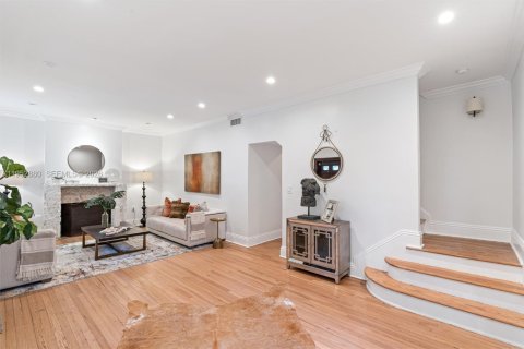 Снять в аренду виллу или дом в Корал-Гейблс, Флорида 4 спальни, 289.95м2, № 2008615 - фото 4