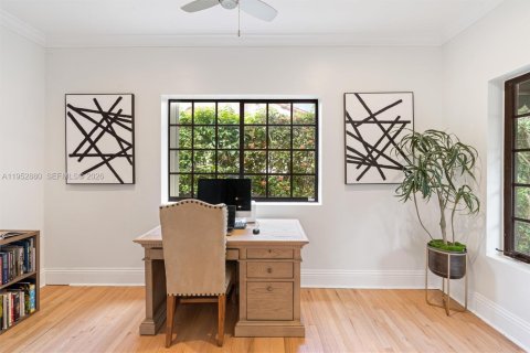 Снять в аренду виллу или дом в Корал-Гейблс, Флорида 4 спальни, 289.95м2, № 2008615 - фото 5