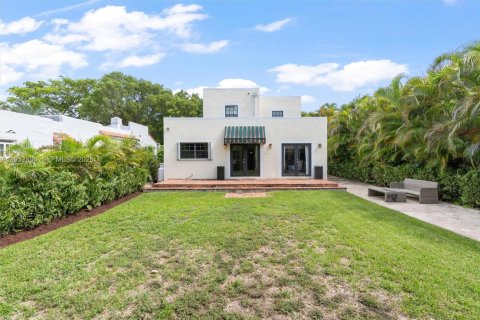 Снять в аренду виллу или дом в Корал-Гейблс, Флорида 4 спальни, 289.95м2, № 2008615 - фото 21