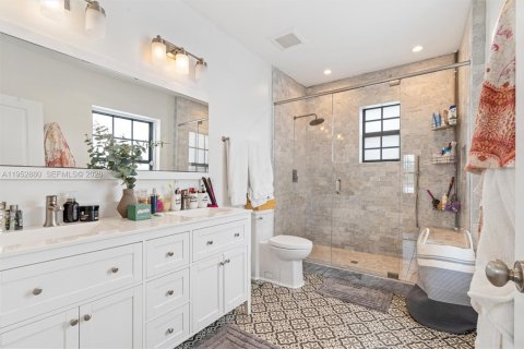 Снять в аренду виллу или дом в Корал-Гейблс, Флорида 4 спальни, 289.95м2, № 2008615 - фото 17