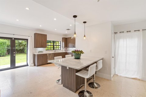 Снять в аренду виллу или дом в Корал-Гейблс, Флорида 4 спальни, 289.95м2, № 2008615 - фото 14