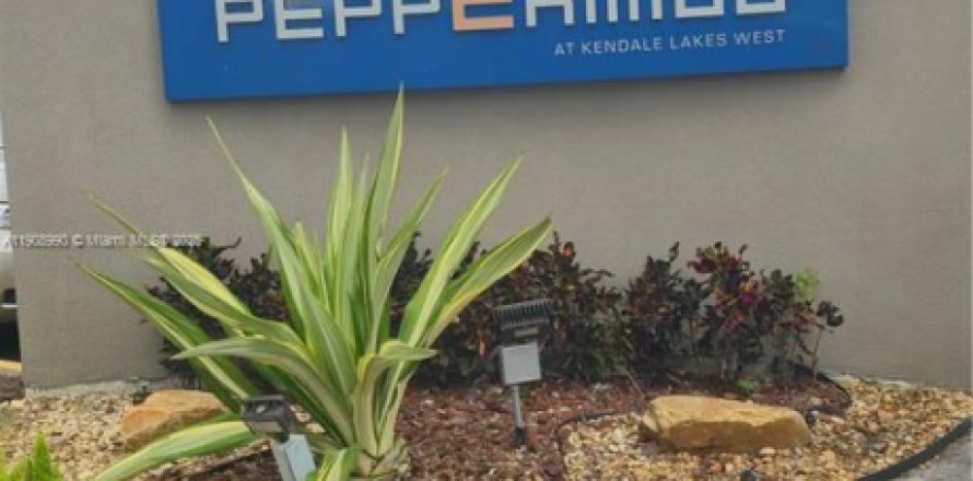 Кондоминиум с 2 спальнями в Майами, Флорида № 1967111