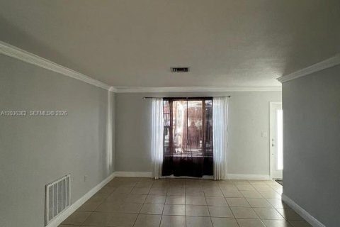Villa ou maison à vendre à Hialeah, Floride: 4 chambres, 140.84 m2 № 2084377 - photo 7