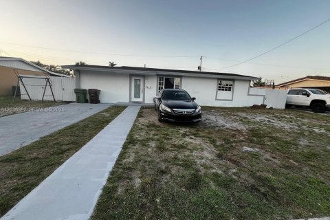 Villa ou maison à Hialeah, Floride 4 chambres, 140.84 m2 № 2084377