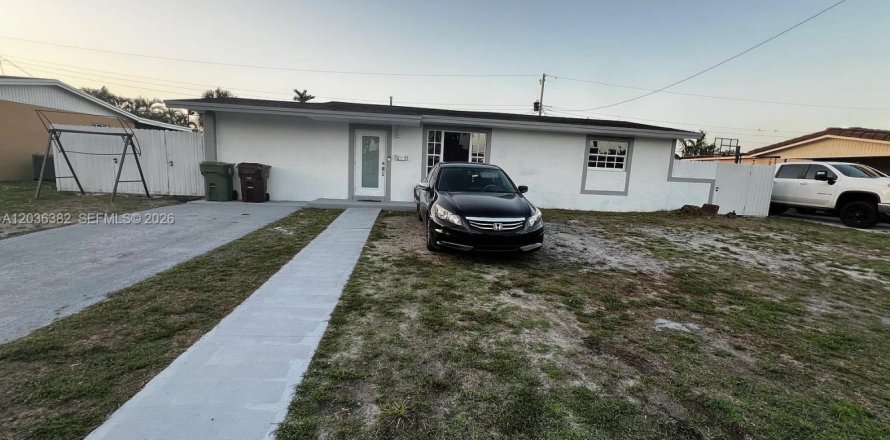 Villa ou maison à Hialeah, Floride 4 chambres, 140.84 m2 № 2084377