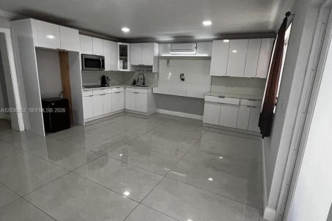 Villa ou maison à vendre à Hialeah, Floride: 4 chambres, 140.84 m2 № 2084377 - photo 3