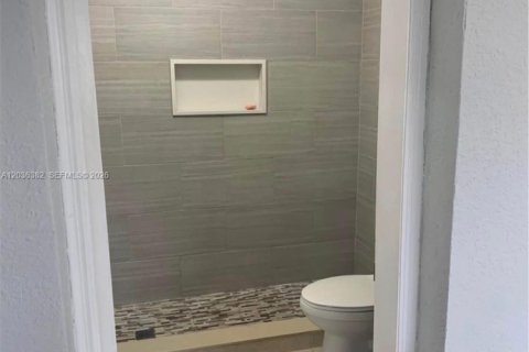 Villa ou maison à vendre à Hialeah, Floride: 4 chambres, 140.84 m2 № 2084377 - photo 16