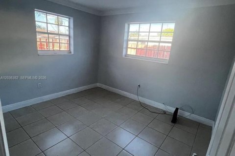 Villa ou maison à vendre à Hialeah, Floride: 4 chambres, 140.84 m2 № 2084377 - photo 9