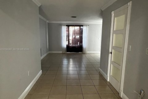 Villa ou maison à vendre à Hialeah, Floride: 4 chambres, 140.84 m2 № 2084377 - photo 8