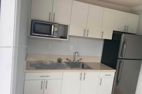 Villa ou maison à vendre à Hialeah, Floride: 4 chambres, 140.84 m2 № 2084377 - photo 21