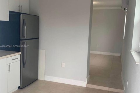 Villa ou maison à vendre à Hialeah, Floride: 4 chambres, 140.84 m2 № 2084377 - photo 20