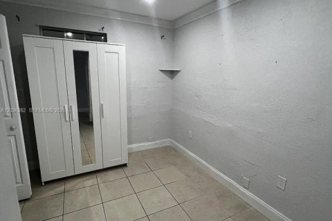 Villa ou maison à vendre à Hialeah, Floride: 4 chambres, 140.84 m2 № 2084377 - photo 11
