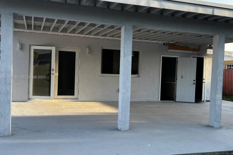 Villa ou maison à vendre à Hialeah, Floride: 4 chambres, 140.84 m2 № 2084377 - photo 23