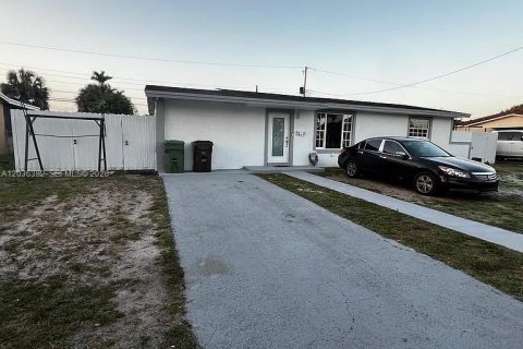 Villa ou maison à vendre à Hialeah, Floride: 4 chambres, 140.84 m2 № 2084377 - photo 2