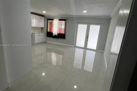 Villa ou maison à vendre à Hialeah, Floride: 4 chambres, 140.84 m2 № 2084377 - photo 5
