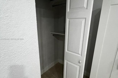 Villa ou maison à vendre à Hialeah, Floride: 4 chambres, 140.84 m2 № 2084377 - photo 18