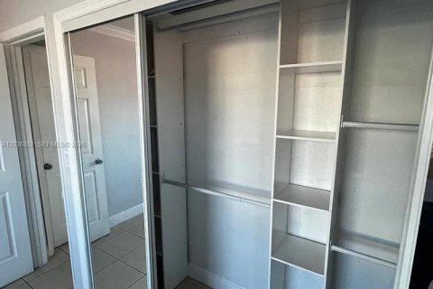 Villa ou maison à vendre à Hialeah, Floride: 4 chambres, 140.84 m2 № 2084377 - photo 17