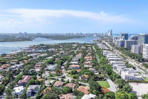 House in Bal Harbour, Florida 3 bedrooms, 249.72 sq.m. № 1779704 - photo 18