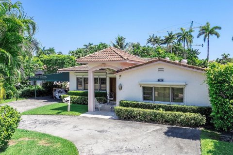 House in Bal Harbour, Florida 3 bedrooms, 249.72 sq.m. № 1779704 - photo 2