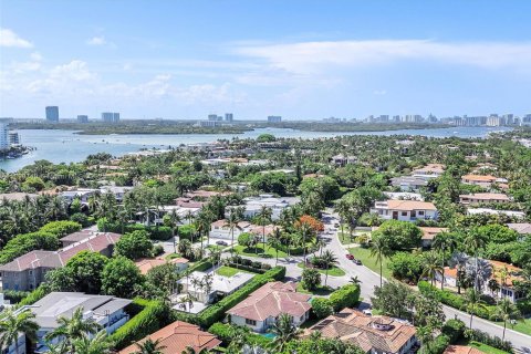 House in Bal Harbour, Florida 3 bedrooms, 249.72 sq.m. № 1779704 - photo 15