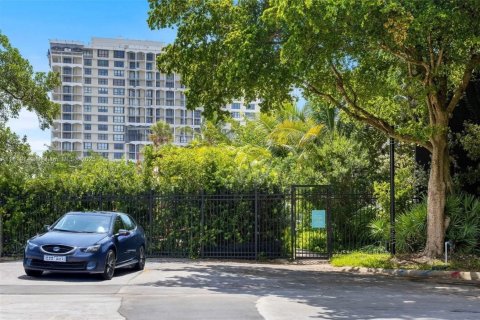 House in Bal Harbour, Florida 3 bedrooms, 249.72 sq.m. № 1779704 - photo 9