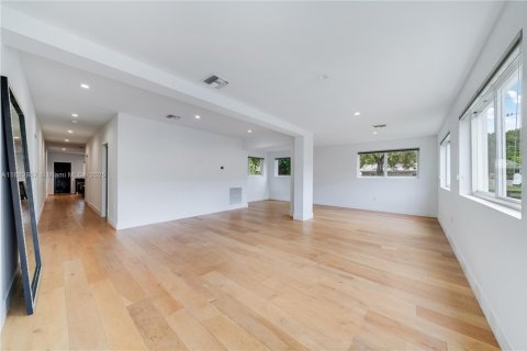 Casa en venta en Miami, Florida, 3 dormitorios, 194.54 m2 № 1932129 - foto 11