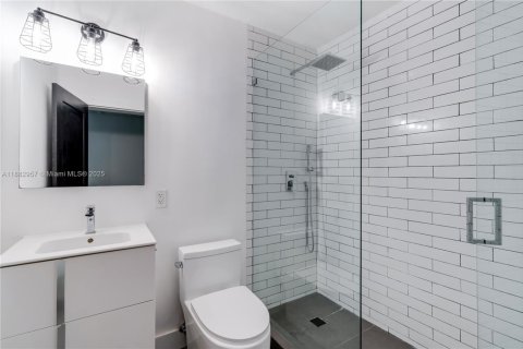 Casa en venta en Miami, Florida, 3 dormitorios, 194.54 m2 № 1932129 - foto 7