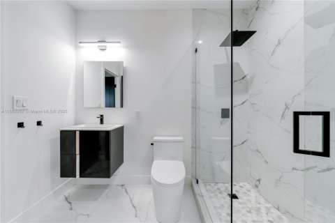 Casa en venta en Miami, Florida, 3 dormitorios, 194.54 m2 № 1932129 - foto 18