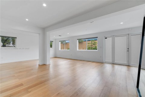 Casa en venta en Miami, Florida, 3 dormitorios, 194.54 m2 № 1932129 - foto 6
