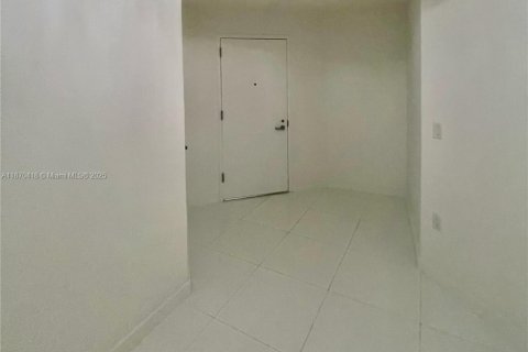 Condo in Miami, Florida, 1 bedroom  № 1895425 - photo 24