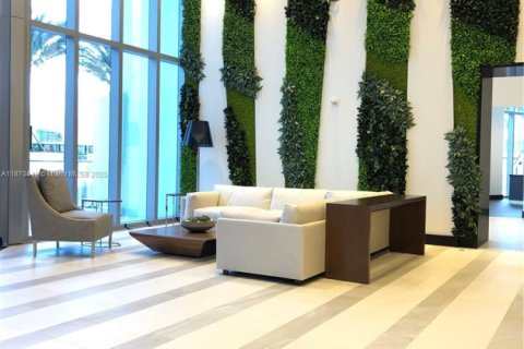 Condo in Miami, Florida, 1 bedroom  № 1895425 - photo 7
