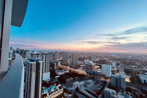 Condo in Miami, Florida, 1 bedroom  № 1895425 - photo 1