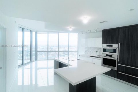Condo in Miami, Florida, 1 bedroom  № 1895425 - photo 26