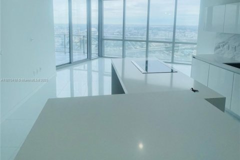 Condo in Miami, Florida, 1 bedroom  № 1895425 - photo 25