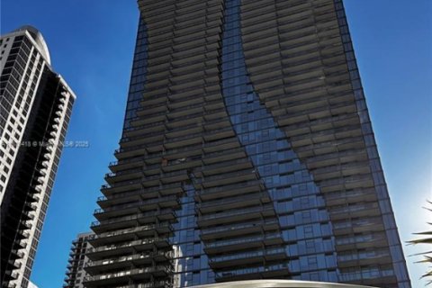 Condo in Miami, Florida, 1 bedroom  № 1895425 - photo 5