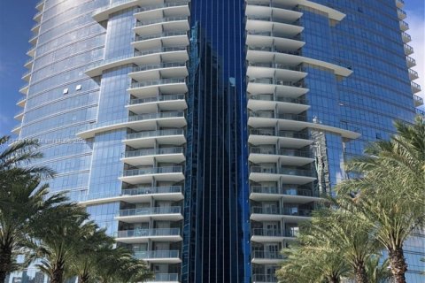 Condo in Miami, Florida, 1 bedroom  № 1895425 - photo 3