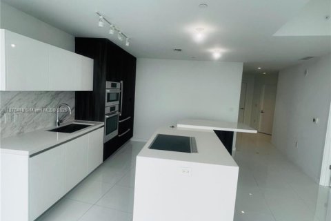 Condo in Miami, Florida, 1 bedroom  № 1895425 - photo 30