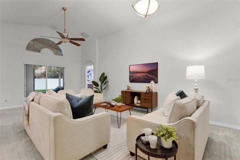 House in Orlando, Florida 4 bedrooms, 178.37 sq.m. № 1919835 - photo 4