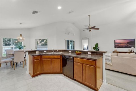 House in Orlando, Florida 4 bedrooms, 178.37 sq.m. № 1919835 - photo 13